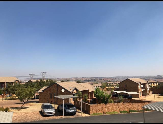 2 BEDROOM TOWNHOUSE RENTED IN THE REEDS